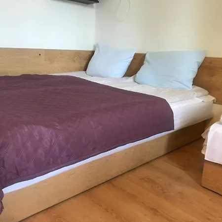 Piaskowa 5 *