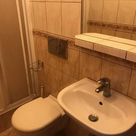 Piaskowa 5 בית הארחה